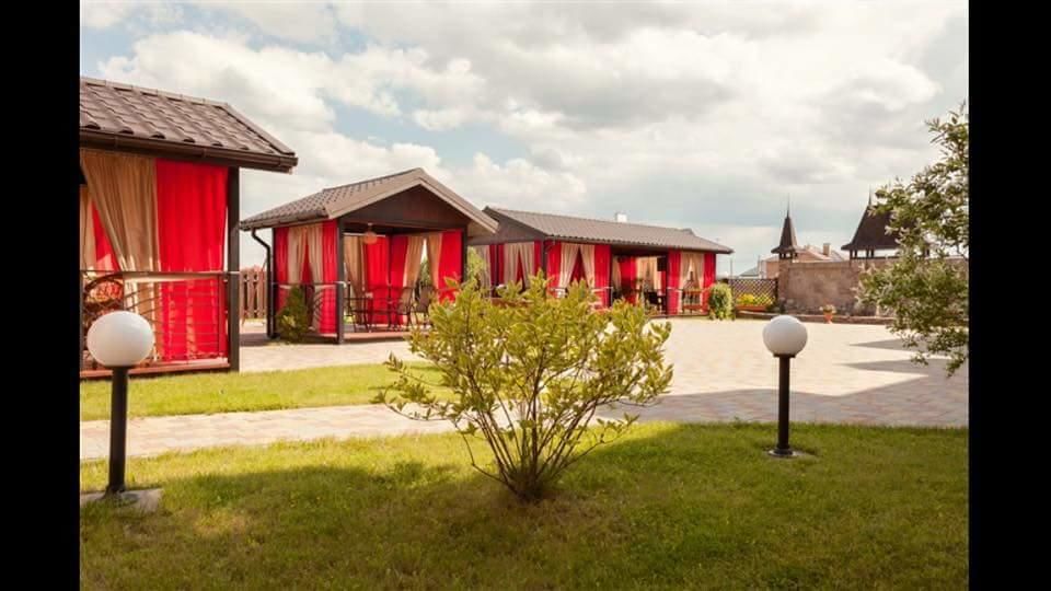 Отель Hostynnyy Dvir Стрый-8